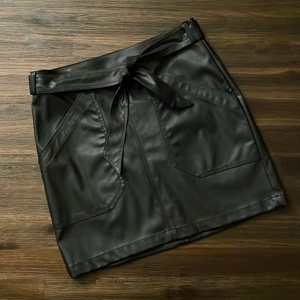 Express Black Faux Leather Tie Waist Mini Skirt with Pockets Size 4 NWT